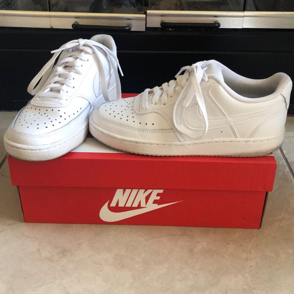 WMNS Nike Court Vision Low